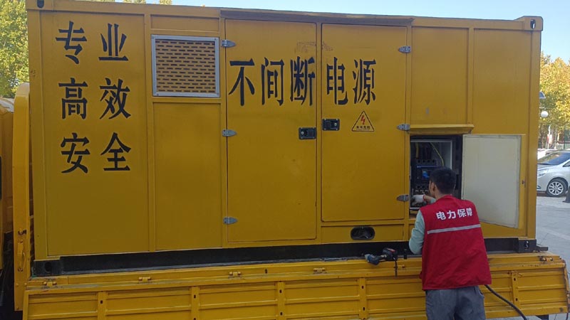 闻喜柴油发电机组和UPS电源配合使用时，如何避免切换过程中的电力中断？